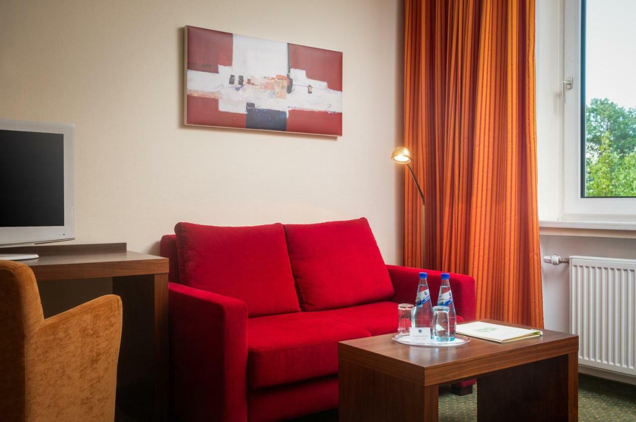 Parkhotel Am Taunus Оберурзел Екстериор снимка
