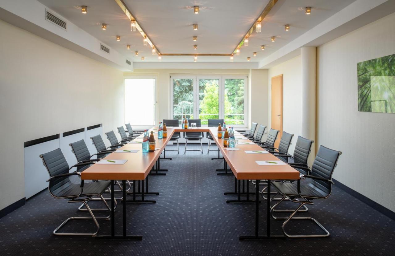 Parkhotel Am Taunus Оберурзел Екстериор снимка